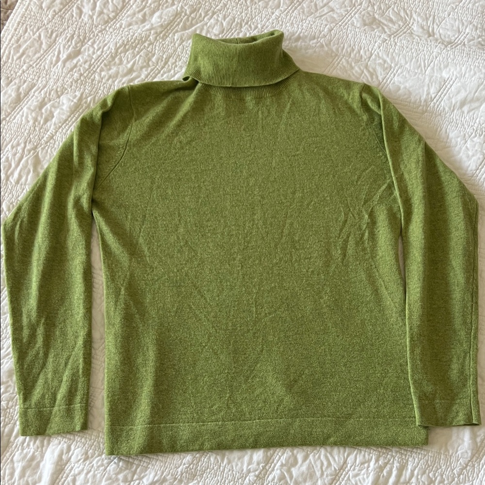 Sutton Studio Olive Turtleneck Sweater women’s Medium - Only at Bloomingdale’s